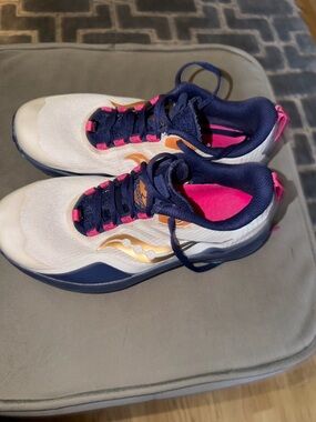 Saucony Peregrine 12 Women’s 8.5 White Navy Pink Athletic Sneakers